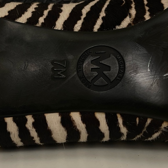 Michael Kors Zebra Print Pointy Toe Size 7 Pony Hair Exterior.Color: Black/White - Picture 3 of 6